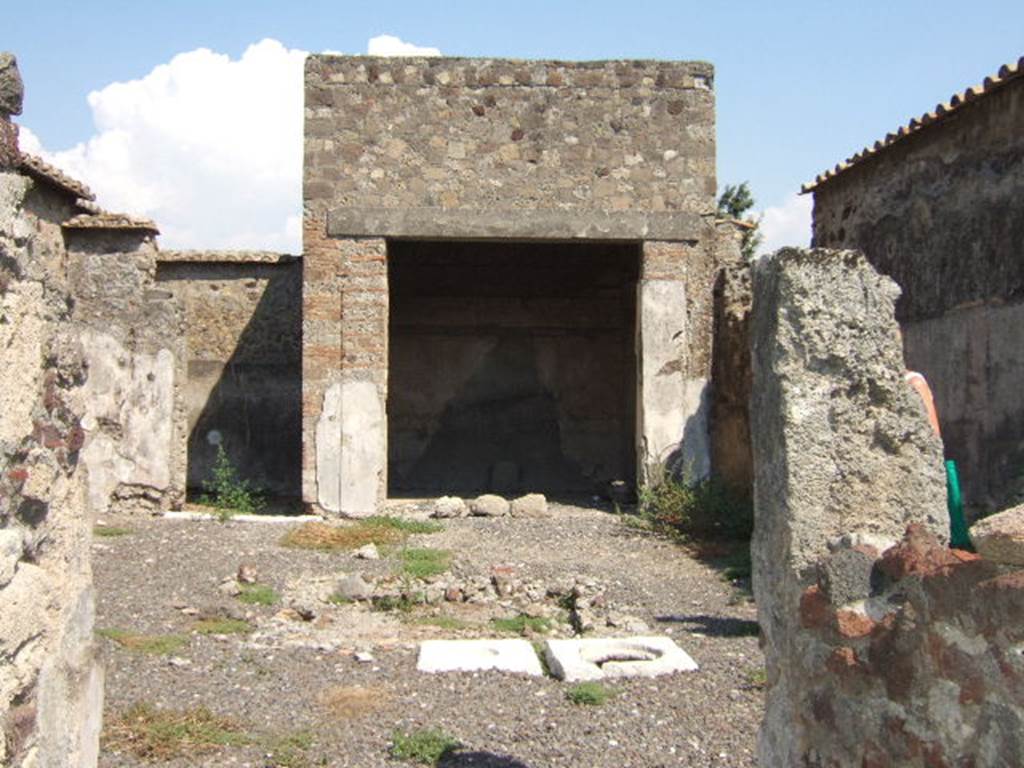 VI.2.13 Pompeii. September 2005. Looking east across atrium and impluvium to Tablinum.