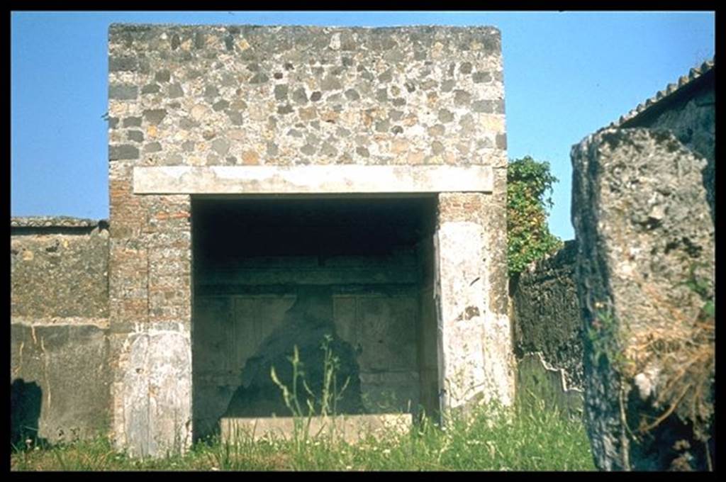 VI.2.13 Pompeii. Tablinum. Photographed 1970-79 by Günther Einhorn, picture courtesy of his son Ralf Einhorn.
