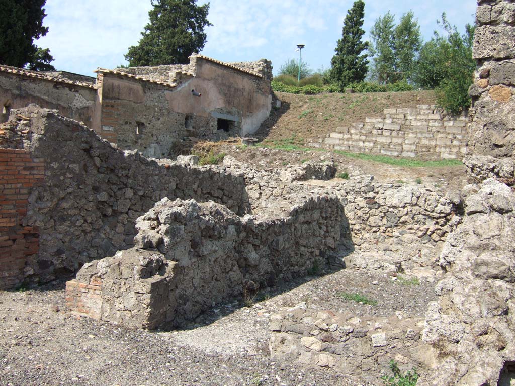 VI.2.17 Pompeii. September 2005. Two rooms on north side of atrium.
On the left is the site of stairs to upper floor, and the entrance to a triclinium, is on the right.
See Eschebach, L., 1993. Gebäudeverzeichnis und Stadtplan der antiken Stadt Pompeji. Köln: Böhlau. (p.159)