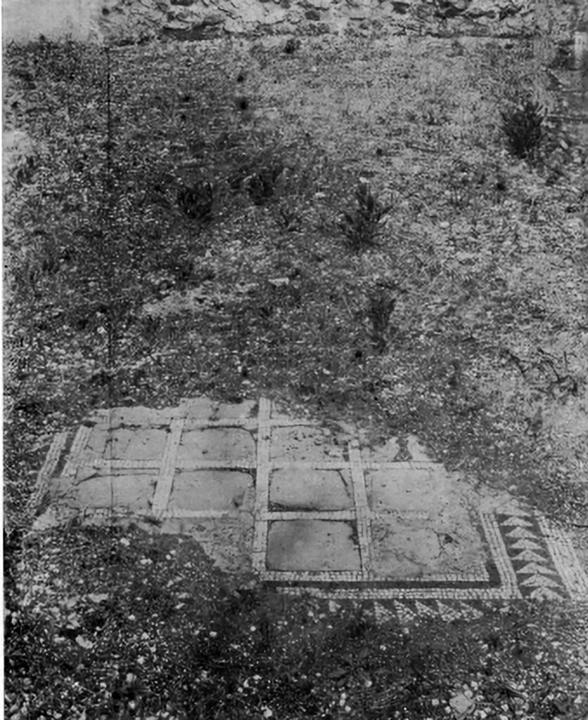 VI.2.22 Pompeii. c.1930. Flooring from an unknown room, perhaps triclinium or tablinum.
According to Blake –
An effect somewhat similar to that produced by narrow border strips to set off pieces of marble is obtained in VI.2.22, by the use of rows of mosaic between simple squares of grey marble. The whole is enclosed in a border of white triangles set tip to base, a design not unknown in the first century BC.
The cement paving of the rest of this room, and for that matter of the greater part of the house, ……. etc. (p.42).
See Blake, M., (1930). The pavements of the Roman Buildings of the Republic and Early Empire. Rome, MAAR, 8, (p.41f, & Pl.7, tav.4).