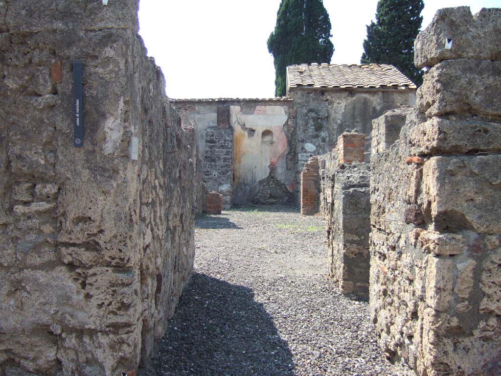 VI.2.24 Pompeii. September 2005. 
Looking west from entrance along entrance corridor, on the right (north side) a doorway into VI.2.23 can be seen.
