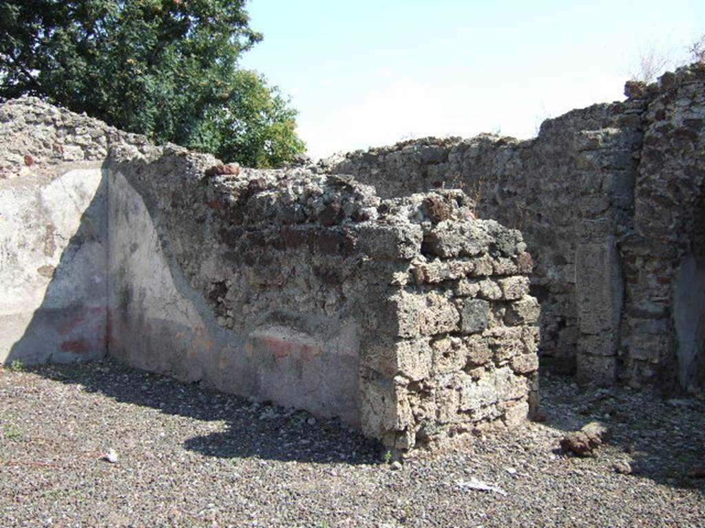 VI.2.25 Pompeii. September 2005. Two room in south-east corner of peristyle.
See Eschebach, L., 1993. Geb�udeverzeichnis und Stadtplan der antiken Stadt Pompeji. K�ln: B�hlau. (p.160)
See Pappalardo, U., 2001. La Descrizione di Pompei per Giuseppe Fiorelli (1875). Napoli: Massa Editore. (p.51)
According to PPM, the room above with walls with the remains of painted stucco was a triclinium, on either side of it was an oecus.
See Carratelli, G. P., 1990-2003. Pompei: Pitture e Mosaici.4. Roma: Istituto della enciclopedia italiana, p. 269.
