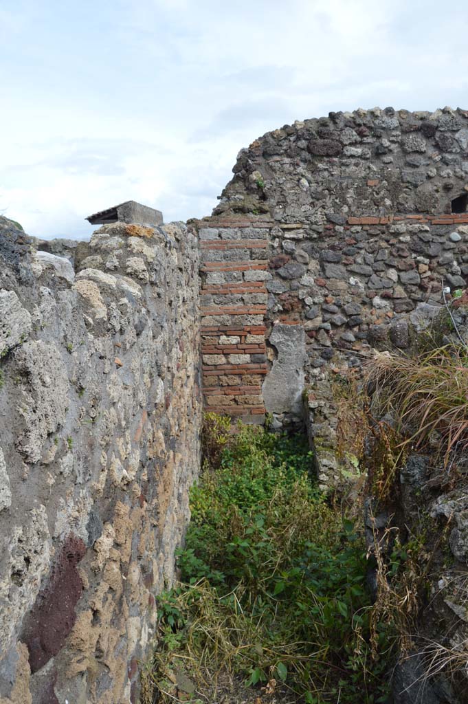 VI.2.25 Pompeii. March 2018. 
Looking east in north-east corner, area of kitchen, storeroom, on right and another set of stairs to upper floor, on left.
Foto Taylor Lauritsen, ERC Grant 681269 D�COR.
