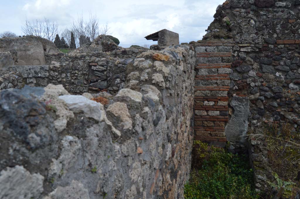 VI.2.24, on left, and VI.2.25, on right, Pompeii. March 2018. Looking towards east wall.
Foto Taylor Lauritsen, ERC Grant 681269 D�COR.
