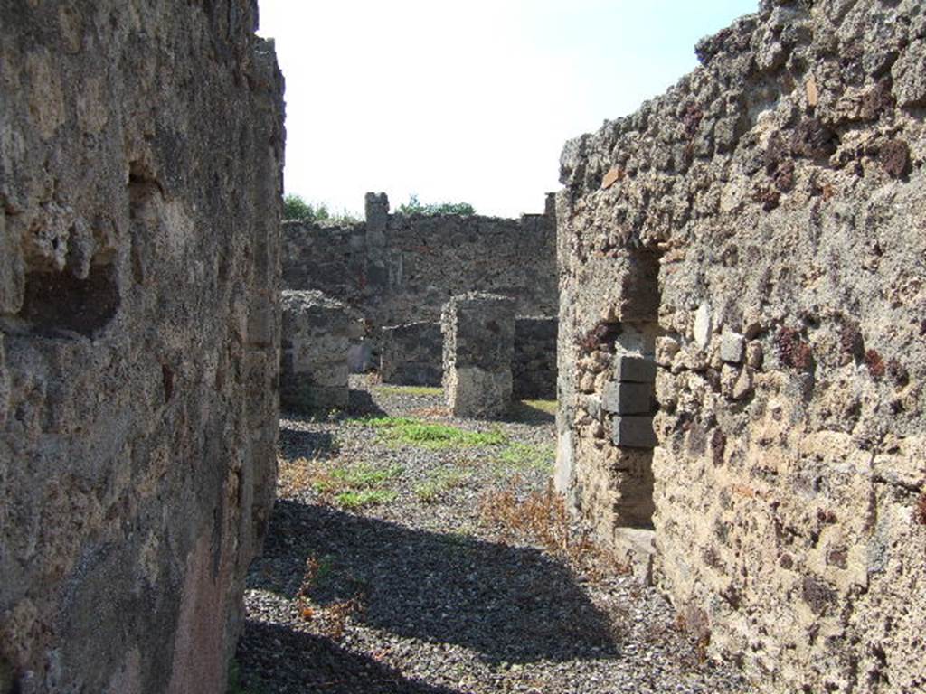 VI.2.28 Pompeii. September 2005. Looking west along entrance corridor.
The doorway on the right would have led into a small narrow room with steps to upper floor.