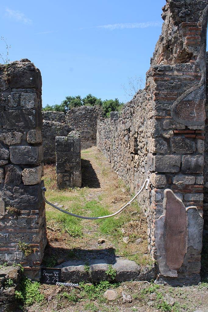VI.2.29 Pompeii. June 2023. Entrance doorway, looking into room 1, a small vestibule.
Photo courtesy of Jessica Mingoia.