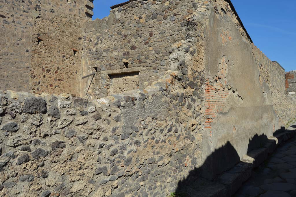 VI.2.32 Pompeii. October 2017. North wall in Vicolo di Mercurio.
Foto Taylor Lauritsen, ERC Grant 681269 DÉCOR.