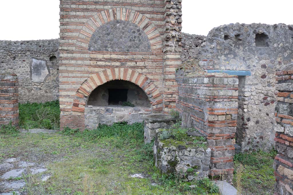 VI.3.3 Pompeii. December 2018.
Room 7, looking south from near doorway to room 4, on right, across site of household shrine towards oven. Room 6 doorway is on the left.
Photo courtesy of Aude Durand.