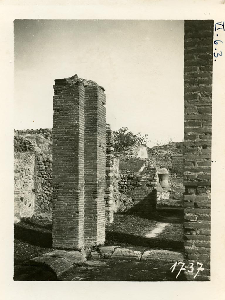 VI.3.3 Pompeii but shown as VI.6.3 on photo. Pre-1937-39. Looking north-east across impluvium.
Photo courtesy of American Academy in Rome, Photographic Archive. Warsher collection no. 1737.