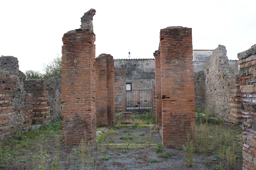 VI.3.3 Pompeii. December 2018.
Looking west across impluvium towards entrance doorway on Via Consolare. Photo courtesy of Aude Durand.