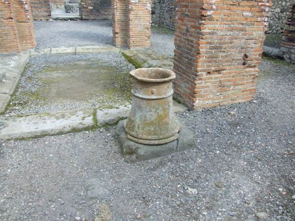 VI.3.3 Pompeii. March 2009. Room 1, Terracotta Puteal on west side of Impluvium.