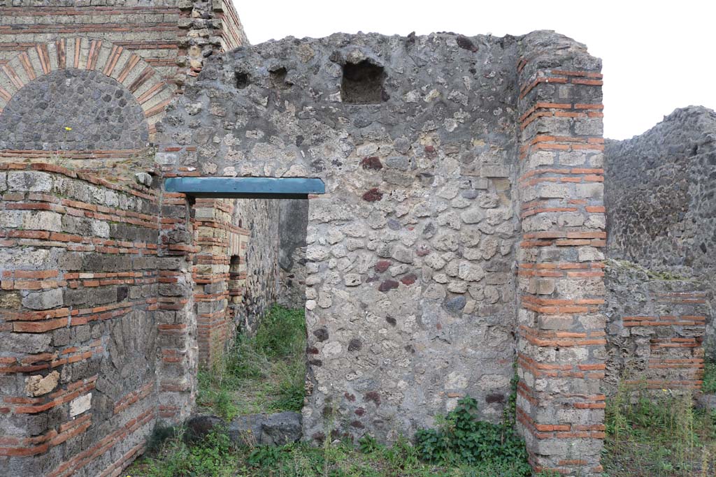 VI.3.3 Pompeii. December 2018.
Room 4, looking towards south wall with doorway to room 5, a storeroom. Photo courtesy of Aude Durand.