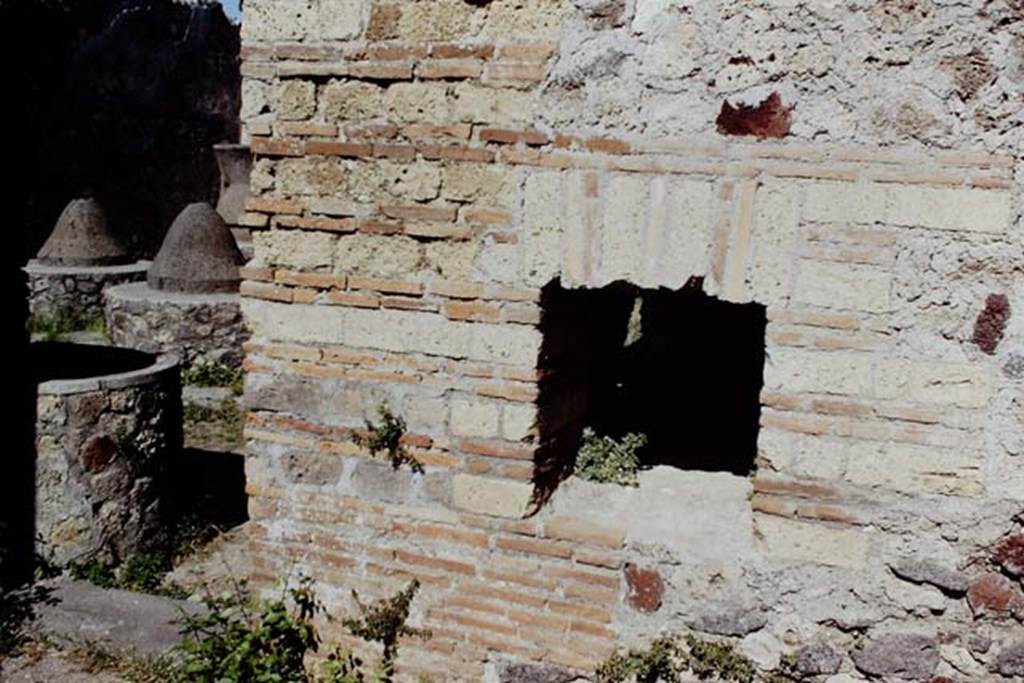 VI.3.3 Pompeii. 1968. Room 5, east wall, with small hatch from oven. Photo by Stanley A. Jashemski.
Source: The Wilhelmina and Stanley A. Jashemski archive in the University of Maryland Library, Special Collections (See collection page) and made available under the Creative Commons Attribution-Non Commercial License v.4. See Licence and use details.
J68f1980
