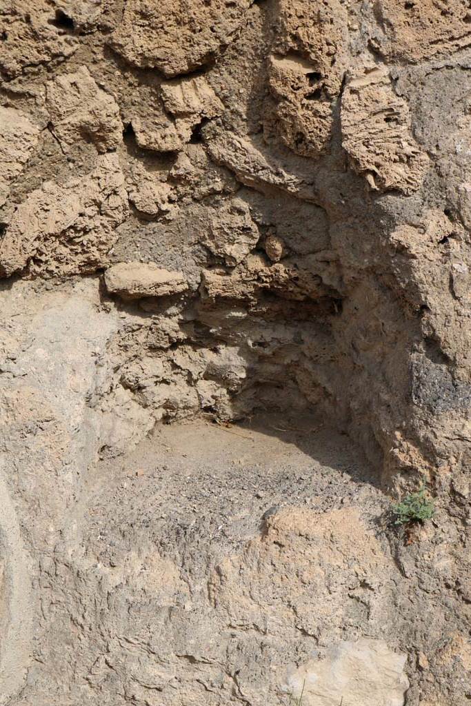 VI.3.6 Pompeii. December 2018.
Niche set into north wall near entrance doorway. Photo courtesy of Aude Durand.