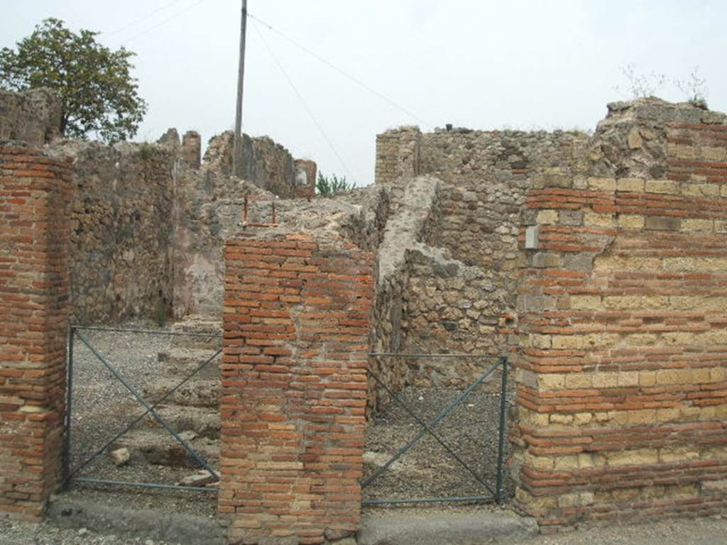 VI.3.14 Separate staircase to upper floor. 
Linked toVI.3.15.

VI.3.13                                                                 VI.3.14
