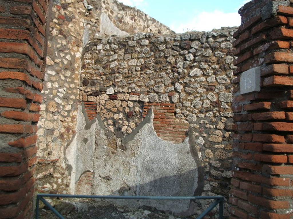 VI.3.18 Pompeii. December 2004. Entrance, looking towards north-east corner. According to Eschebach, on the left would have been a staircase to the upper floor. See Eschebach, L., 1993. Gebäudeverzeichnis und Stadtplan der antiken Stadt Pompeji. Köln: Böhlau. (p.165)