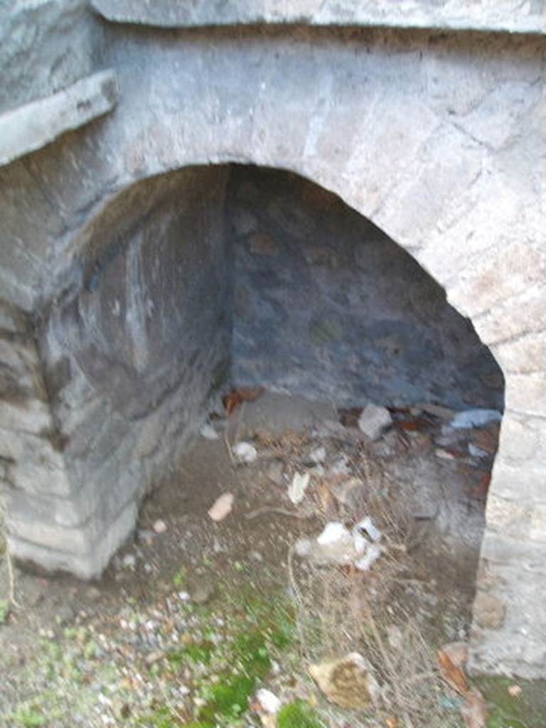 VI.3.26 Pompeii. December 2004. Cupboard under stairs