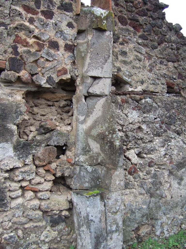 VI.4.10 Pompeii. December 2005. West wall of atrium.
