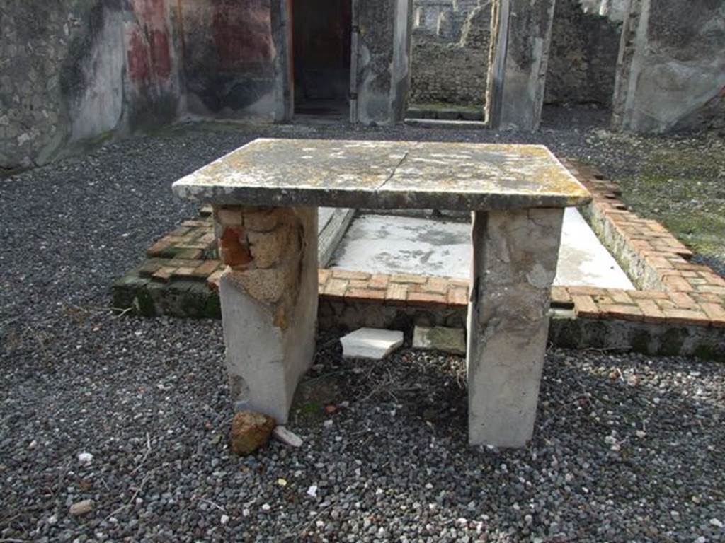 VI.5.3 Pompeii. December 2007. Marble top table and impluvium in atrium.
Looking west across atrium towards entrance corridor.