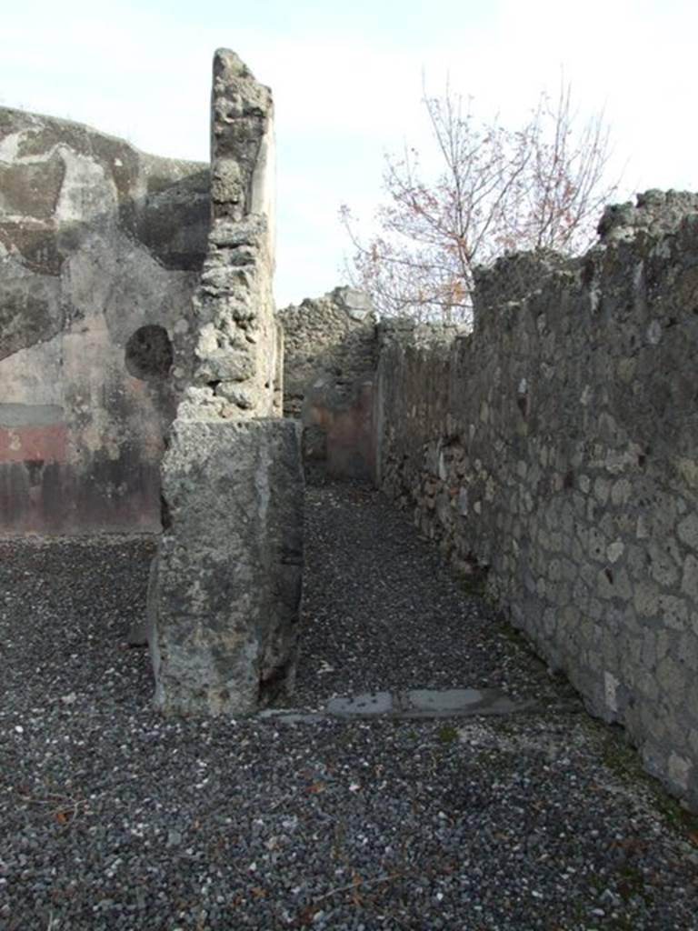 VI.5.3 Pompeii. December 2007. Room 7, Looking east along corridor on south side of tablinum. See Pappalardo, U., 2001. La Descrizione di Pompei per Giuseppe Fiorelli (1875). Napoli: Massa Editore. (p.54)