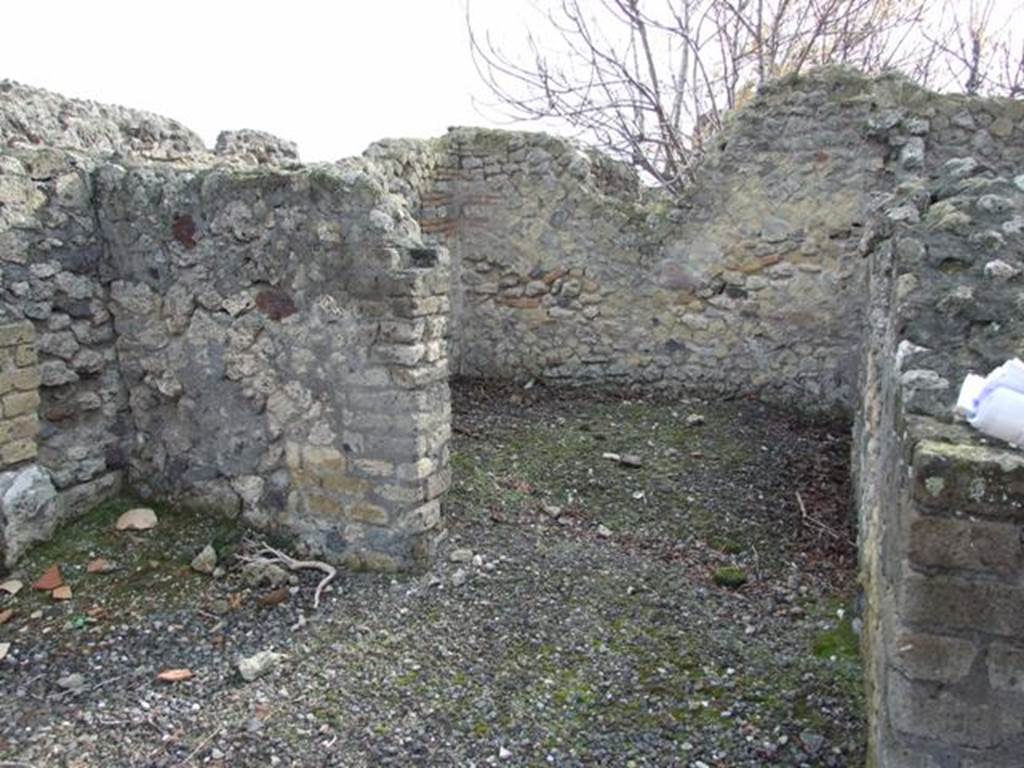VI.5.3 Pompeii. December 2007. Doorway to room 18, on south side of entrance at VI.5.22. According to Fiorelli, this was the largest of the four rooms found along the south side. When found this one had recesses for two beds. See Pappalardo, U., 2001. La Descrizione di Pompei per Giuseppe Fiorelli (1875). Napoli: Massa Editore. (p.54)
