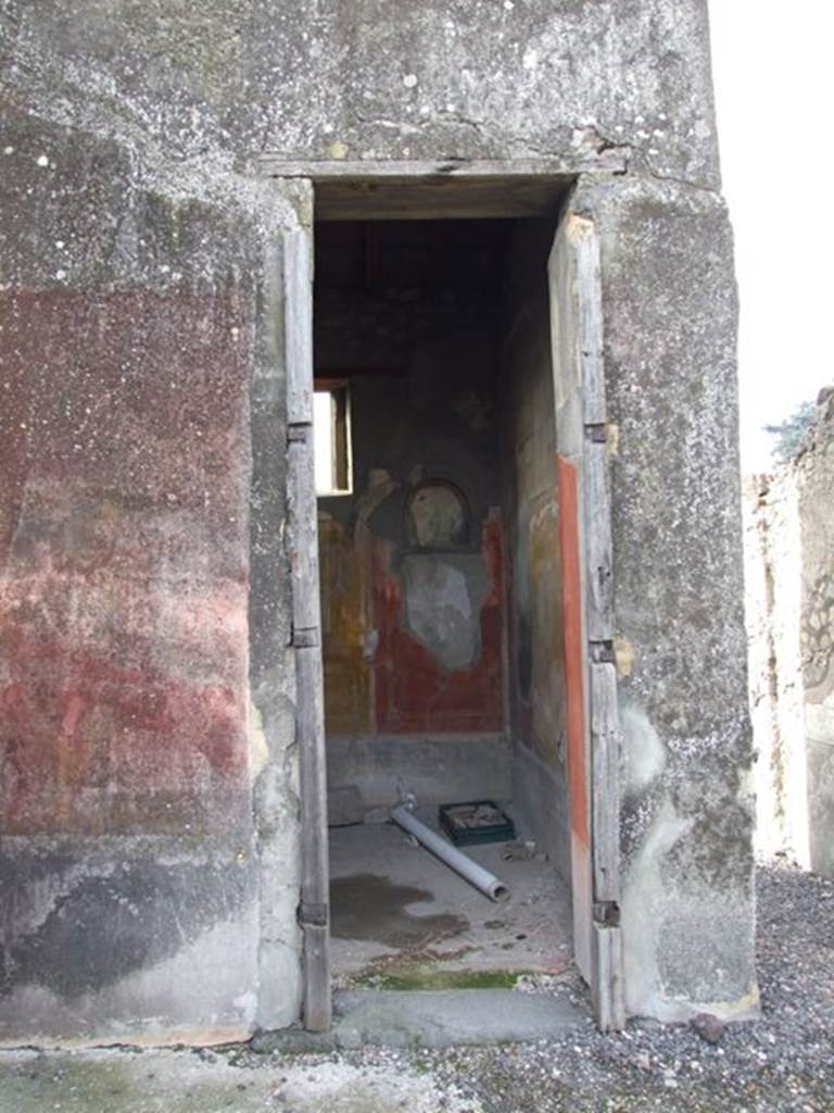VI.5.3 Pompeii. December 2007. Doorway to room 20.  
According to Helbig, paintings found in this room were Theseus & Ariadne (1212), 
Apollo & Artemis (200), Floating girls (1903, 17, 33, 49)
See Helbig, W., 1868. Wandgem�lde der vom Vesuv versch�tteten St�dte Campaniens. Leipzig: Breitkopf und H�rtel. (1212, 200, etc)

