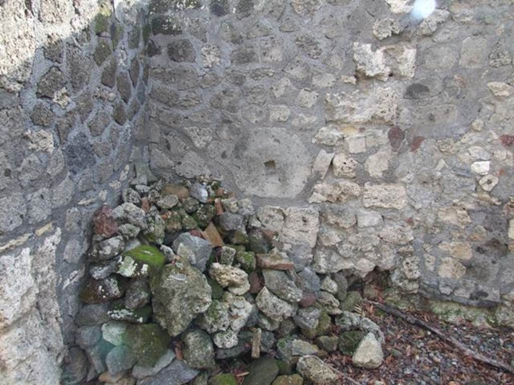 VI.5.4 Pompeii. December 2007. Looking inside the small room or repository.
