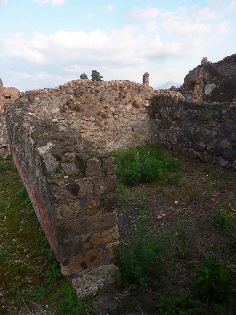 VI.5.9 Pompeii. November 2021. 
Doorway to triclinium, looking towards east wall. Photo courtesy of H�l�ne Dessales.
