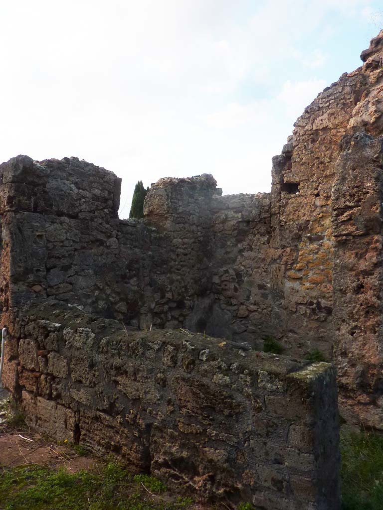VI.5.9 Pompeii. November 2021.
Looking north-west from entrance corridor into cubiculum on north side. Photo courtesy of Hélène Dessales