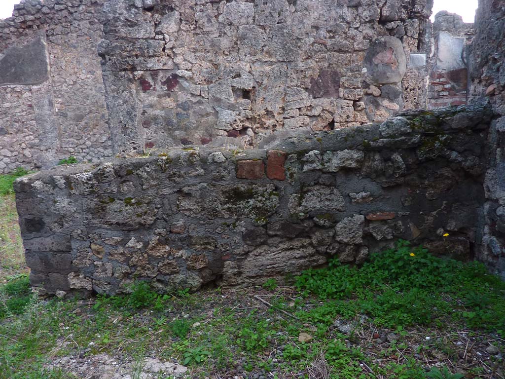 VI.5.9 Pompeii. November 2021.
Looking towards south wall of cubiculum on north side of entrance corridor. Photo courtesy of Hélène Dessales.