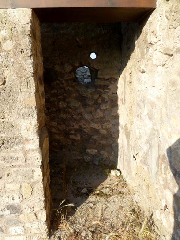 VI.5.9 Pompeii. May 2011. Room in south-east corner of atrium, looking east from entrance.
According to the plan by Zahn, this room was the two-sided stairs to an upper floor.