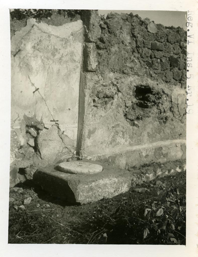 VI.5.19 Pompeii. Pre-1937-39. Identified by Warsher as VI.5.19, which is linked to VI.5.9.
Looking east along north wall.
Photo courtesy of American Academy in Rome, Photographic Archive. Warsher collection no. 1042