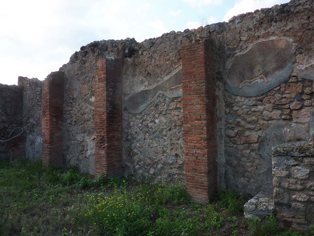 VI.5.10 Pompeii. November 2021. Looking towards north wall of peristyle, with steps on right. Photo courtesy of Hélène Dessales.