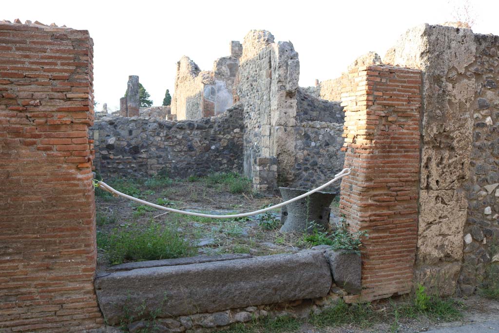 VI.5.15 Pompeii. December 2018.
Looking north-east towards entrance doorway on Vicolo di Mercurio. Photo courtesy of Aude Durand.