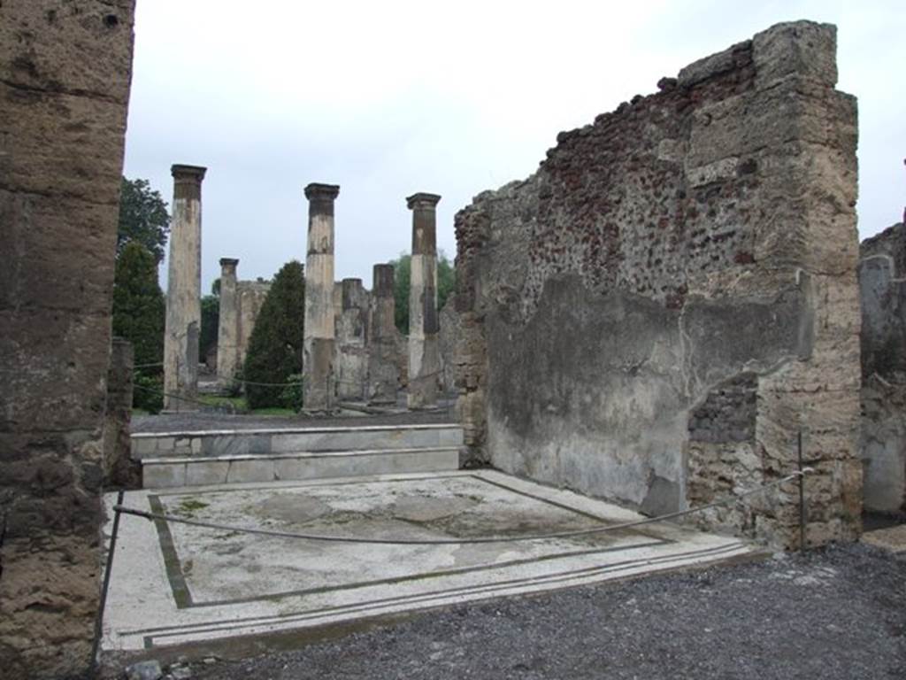 VI.6.1 Pompeii. December 2007. Room 6, tablinum on north side of atrium.