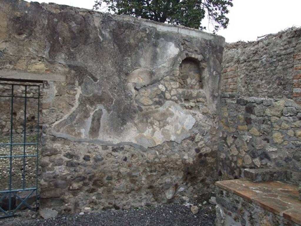 VI.6.1 Pompeii. December 2007. Room 16. Kitchen area in north west corner of peristyle. Niche on north wall.