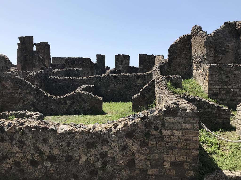 VI.6.5 Pompeii, on left. April 2019.
Looking west from Vicolo della Fullonica, across rear oven room of bakery at VI.6.4/5, towards doorway to another rear room. Photo courtesy of Rick Bauer.