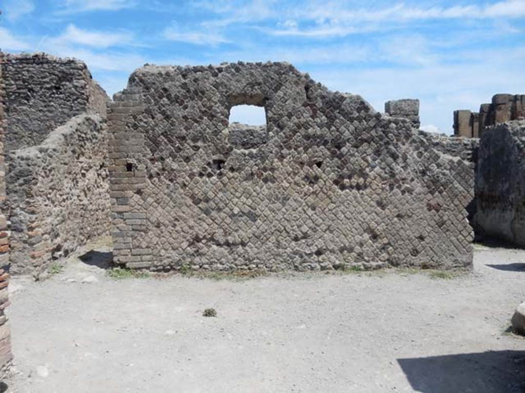 VI.6.17 Pompeii. May 2017. Looking towards east wall of entrance room with doorway to small rear room, on the left. The doorway, on the right, links to VI.6.20/21 through another small room. Photo courtesy of Buzz Ferebee.
