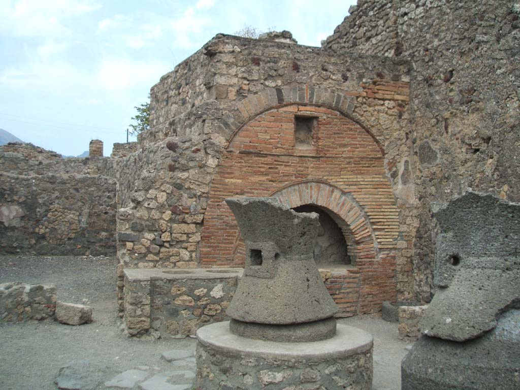 VI.6.17 Pompeii. May 2005.
Looking north from bakery room into room at its rear, possibly used as a storeroom or a room for raising the bread-dough.