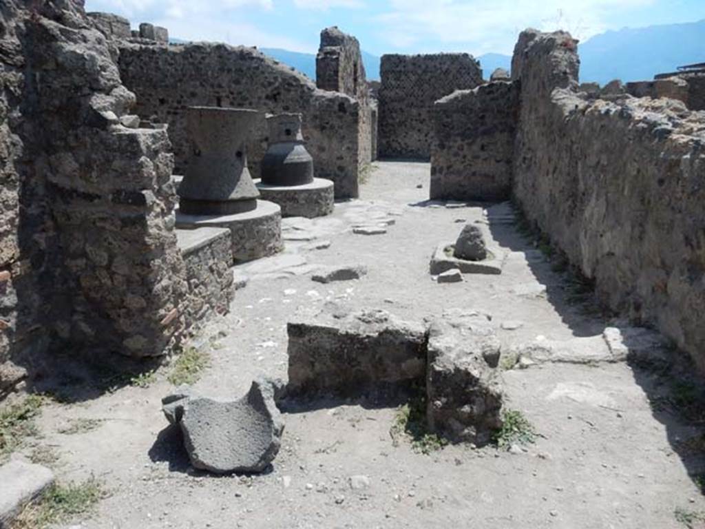 VI.6.17 Pompeii. May 2017. Looking south across bakery room from rear room. Photo courtesy of Buzz Ferebee.
