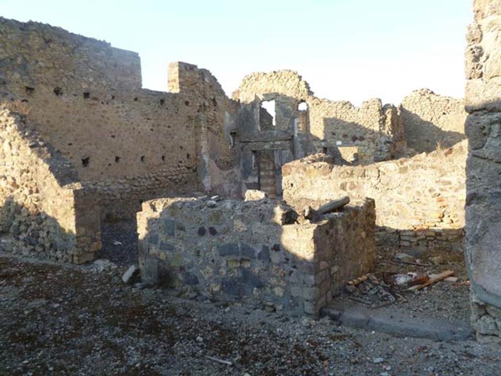 VI.7.1 and VI.7.2 (on right) Pompeii. May 2011. Entrance doorways on Vicolo della Fullonica.