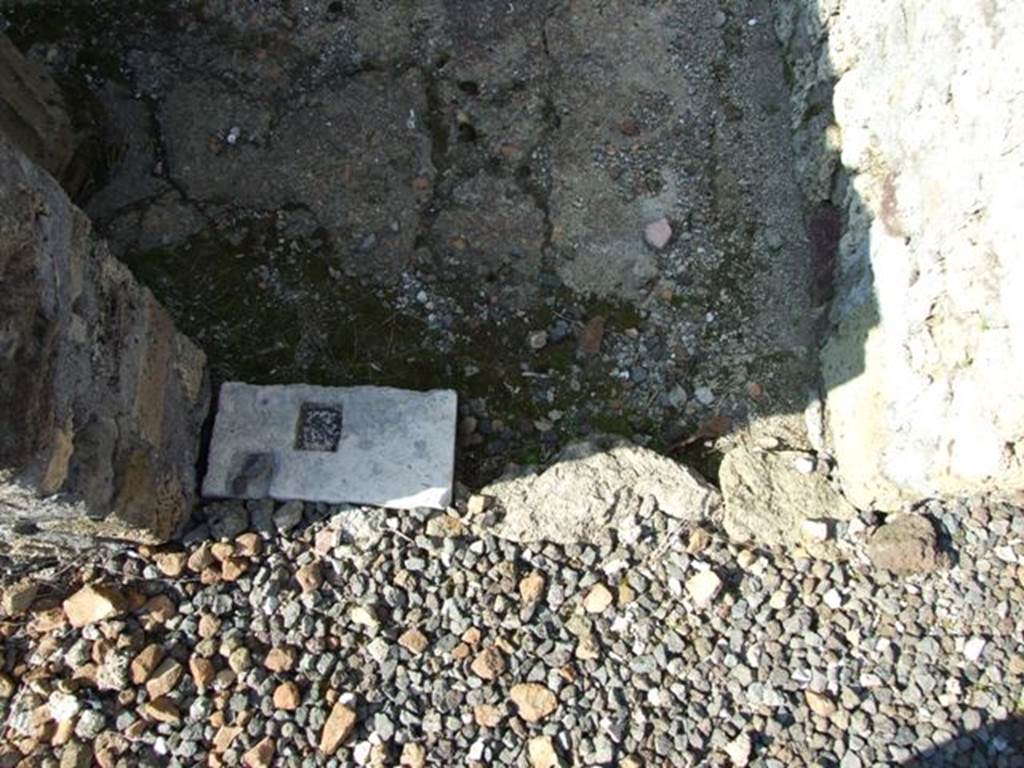 VI.7.3 Pompeii. March 2009. Room 2. Marble threshold with hole for door post.