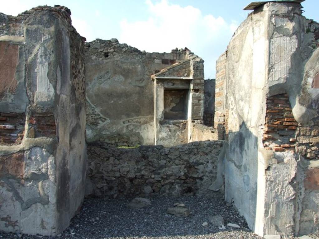 VI.7.6 Pompeii. March 2009. Room 9. Small Tablinum, with wide window onto garden area.