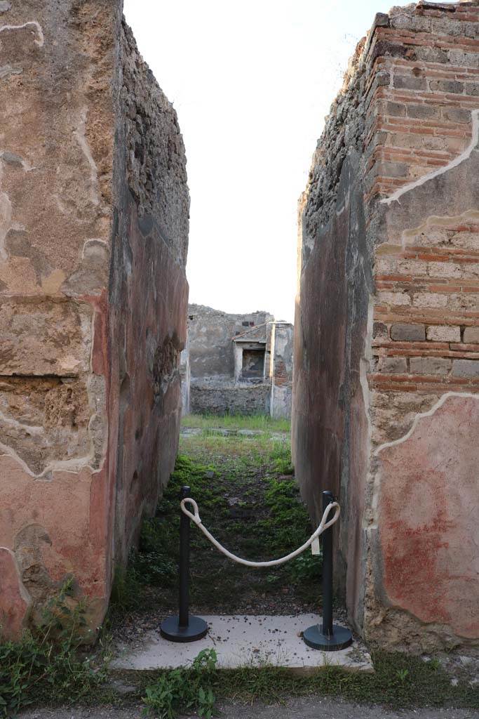 VI.7.6 Pompeii. December 2018.
Looking north along entrance corridor to atrium, tablinum and lararium in garden.
Photo courtesy of Aude Durand.