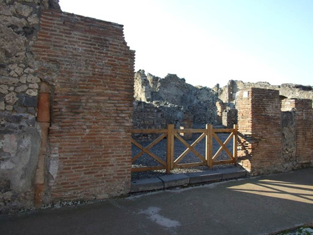 VI.7.10 Pompeii. December 2007. Entrance with downpipe in front wall.