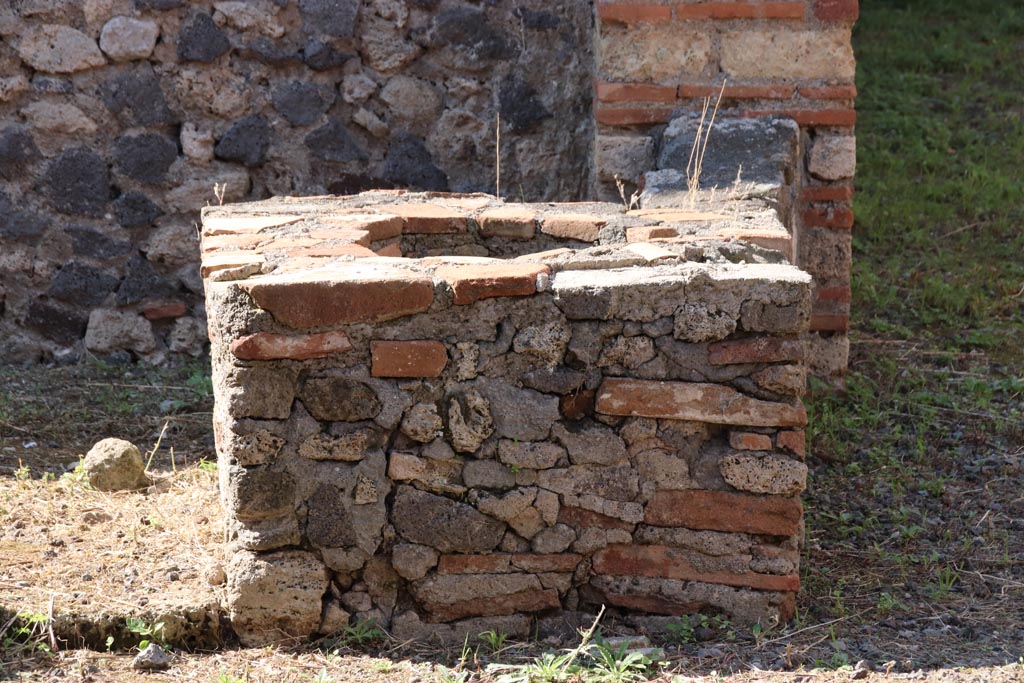 VI.7.15 Pompeii. October 2022. Detail from south side. Photo courtesy of Klaus Heese.