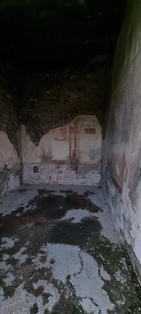 VI.7.18 Pompeii. December 2023.
Looking towards south wall in room on south side of peristyle.
Photo courtesy of Miriam Colomer.