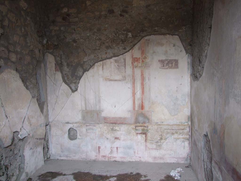 VI.7.18 Pompeii. December 2006. South wall of oecus/cubiculum to south of peristyle.