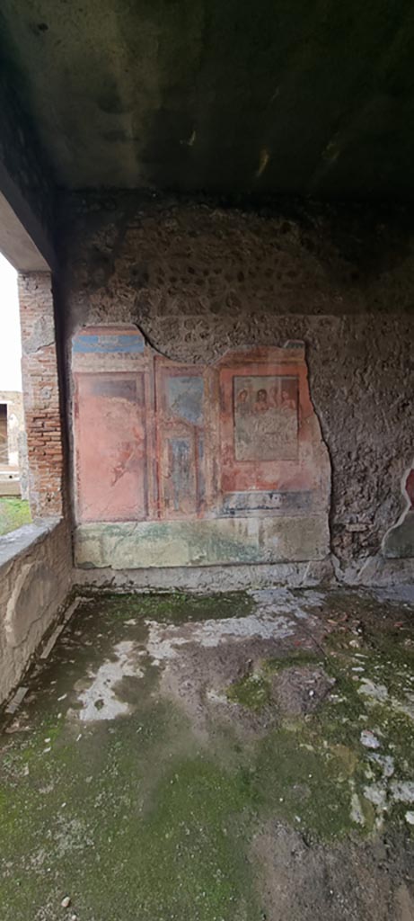 VI.7.18 Pompeii. December 2023.
Looking towards north end of east wall of second oecus.
Photo courtesy of Miriam Colomer.