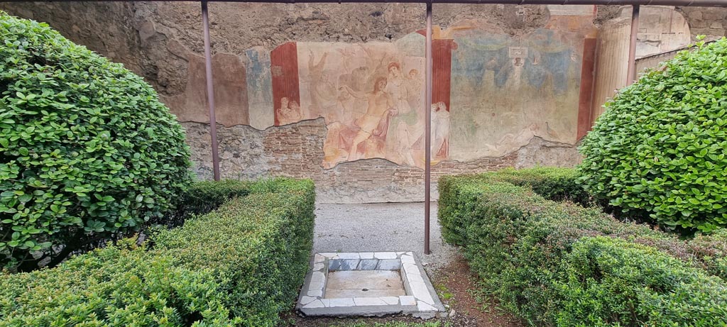 VI.7.18 Pompeii. December 2023.
Large wall painting of Adonis ferito and Aphrodite on north wall in peristyle. Photo courtesy of Miriam Colomer.